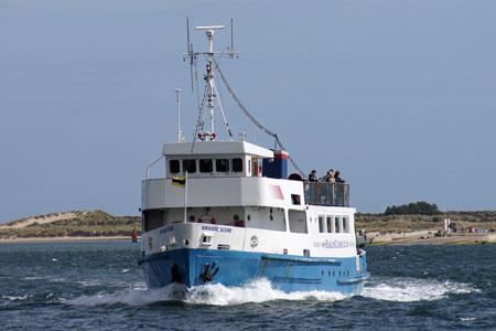 JURASSIC SCENE - Blue Line Cruises - Photo:  Ian Boyle, 5th August 2010 - www.simplonpc.co.uk