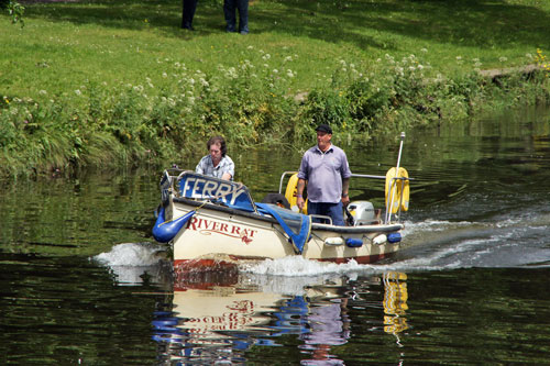 RiverRat Ferry - Totnes - Photo: 2012 Ian Boyle - 8th September 2013 - Simplon Postcards - simplonpc.co.uk
