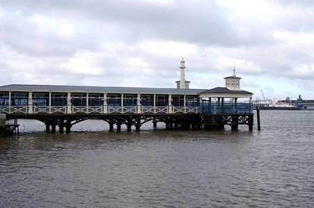 Gravesend Town Pier - Photo:  Ian Boyle, 13th November 2005