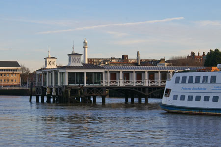 GRAVESEND TOWN PIER - www.simplonpc.co.uk - Photo:  Ian Boyle, 22nd January 2008