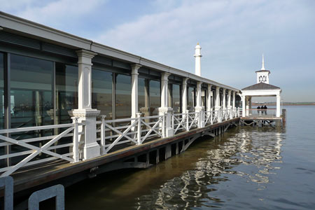 GRAVESEND TOWN PIER - www.simplonpc.co.uk - Photo:  Ian Boyle, 22nd January 2008