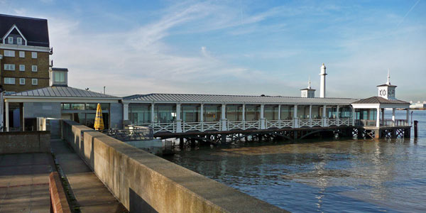 GRAVESEND TOWN PIER - www.simplonpc.co.uk - Photo:  Ian Boyle, 22nd January 2008