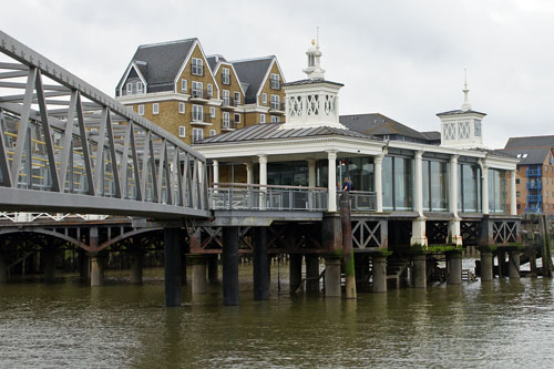 GRAVESEND TOWN PIER PONTOON - Photo:  Ian Boyle, 16th July 2012 - www.simplonpc.co.uk