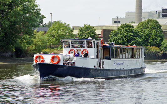 KINGWOOD - River Thames Boat Hire - www.simplonpc.co.uk - Photo:  Ian Boyle, 28th June 2012