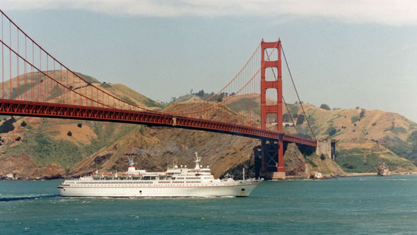 Maxim Gorkiy arriving at San Francisco - Photo: � Marvin Jensen in San Francisco, 7th May 1996