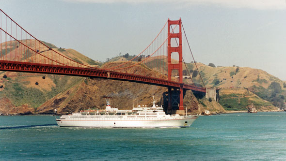 Maxim Gorkiy arriving at San Francisco - Photo: � Marvin Jensen in San Francisco, 7th May 1996