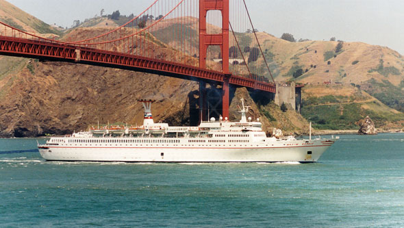 Maxim Gorkiy arriving at San Francisco - Photo: � Marvin Jensen in San Francisco, 7th May 1996