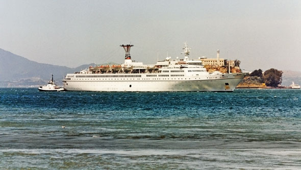 Maxim Gorkiy arriving at San Francisco - Photo: � Marvin Jensen in San Francisco, 7th May 1996