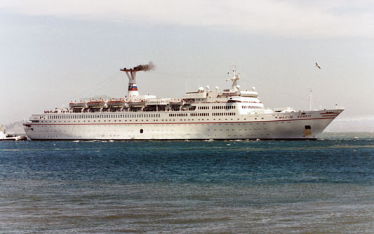 Maxim Gorkiy arriving at San Francisco - Photo: � Marvin Jensen in San Francisco, 7th May 1996