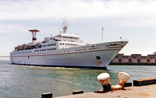 Maxim Gorkiy arriving at San Francisco - Photo: � Marvin Jensen in San Francisco, 7th May 1996