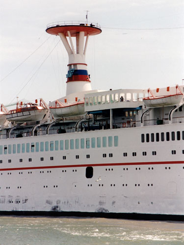 Maxim Gorkiy arriving at San Francisco - Photo: � Marvin Jensen in San Francisco, 7th May 1996