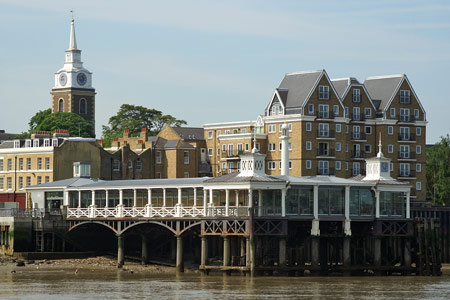 GRAVESEND TOWN PIER - Photo:  Ian Boyle, 9th June 2008 - www.simplonpc.co.uk