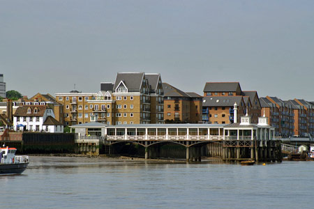 GRAVESEND TOWN PIER - Photo:  Ian Boyle, 9th June 2008 - www.simplonpc.co.uk