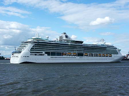 Jewel of the Seas leaving Harwich on July 4th 2004 (5th visit) - www.simplonpc.co.uk - Photo:  Ian Boyle.