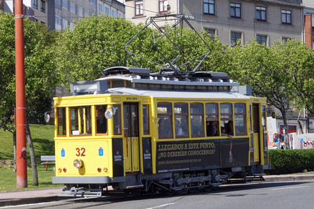 La Coruna Tram 32 - INDEPENDENCE OF THE SEAS Cruise - Photo: © Ian Boyle, 3rd April 2011 - www.simplonpc.co.uk