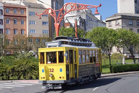 La Coruna Tram 32 - INDEPENDENCE OF THE SEAS Cruise - Photo: © Ian Boyle, 3rd April 2011 - www.simplonpc.co.uk