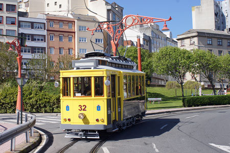 La Coruna Tram 32 - INDEPENDENCE OF THE SEAS Cruise - Photo: © Ian Boyle, 3rd April 2011 - www.simplonpc.co.uk