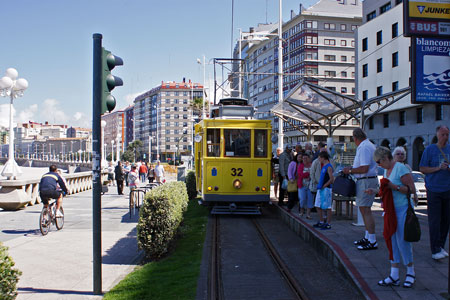 La Coruna Tram 32 - INDEPENDENCE OF THE SEAS Cruise - Photo: © Ian Boyle, 3rd April 2011 - www.simplonpc.co.uk