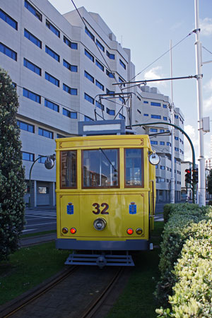 La Coruna Tram 32 - INDEPENDENCE OF THE SEAS Cruise - Photo: © Ian Boyle, 3rd April 2011 - www.simplonpc.co.uk