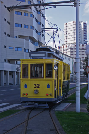 La Coruna Tram 32 - INDEPENDENCE OF THE SEAS Cruise - Photo: © Ian Boyle, 3rd April 2011 - www.simplonpc.co.uk