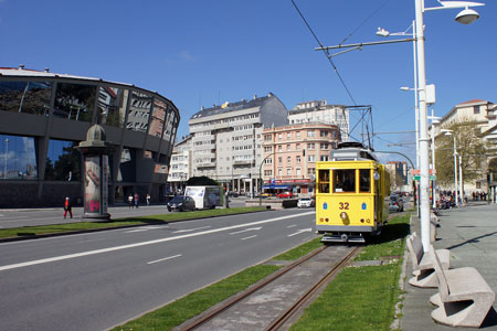 La Coruna Tram 32 - INDEPENDENCE OF THE SEAS Cruise - Photo: © Ian Boyle, 3rd April 2011 - www.simplonpc.co.uk