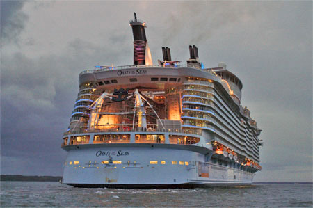 Oasis of the Seas - Photo:  Ian Boyle, 2nd November 2009