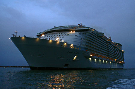 Oasis of the Seas - Photo: © Ian Boyle, 2nd November 2009