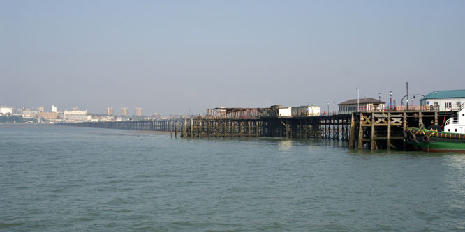 Southend Pier after the fire of 9th/10th October 2005 - Photo:  Ian Boyle, 10th October 2005 - www.simplonpc.co.uk 
