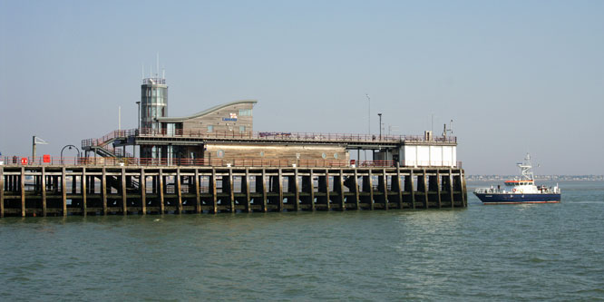 Southend Pier after the fire of 9th/10th October 2005 - Photo:  Ian Boyle, 10th October 2005 - www.simplonpc.co.uk 