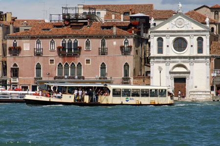 Venice - Venezia - Vaporetto - Photo: © Ian Boyle - www.simplonpc.co.uk