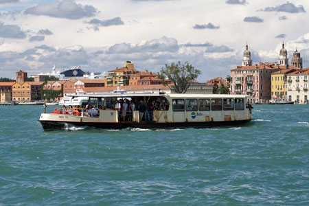 Venice - Venezia - Vaporetto - Photo: © Ian Boyle - www.simplonpc.co.uk