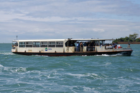 Venice - Venezia - Vaporetto - Photo: © Ian Boyle - www.simplonpc.co.uk