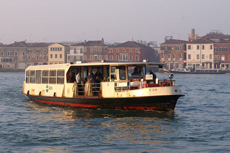 Venice - Venezia - Vaporetto - Photo: © Ian Boyle - www.simplonpc.co.uk