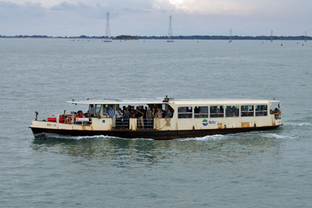 Venice - Venezia - Vaporetto - Photo: © Ian Boyle - www.simplonpc.co.uk