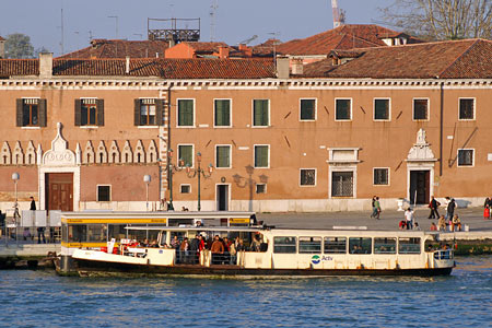 Venice - Venezia - Vaporetto - Photo: © Ian Boyle - www.simplonpc.co.uk