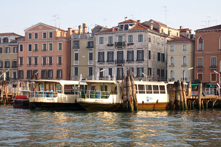 Venice - Venezia - Vaporetto - Photo: © Ian Boyle - www.simplonpc.co.uk