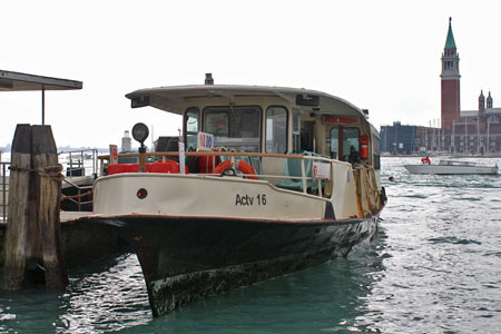 Venice - Venezia - Vaporetto - Photo: © Ian Boyle - www.simplonpc.co.uk