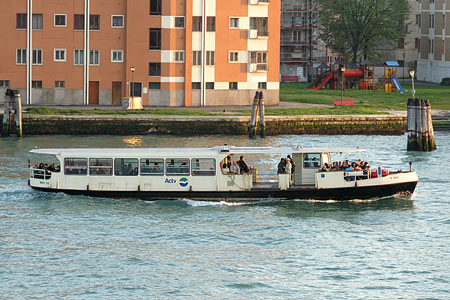 Venice - Venezia - Vaporetto - Photo: © Ian Boyle - www.simplonpc.co.uk