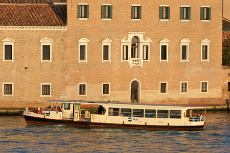 Venice - Venezia - Vaporetto - Photo: © Ian Boyle - www.simplonpc.co.uk