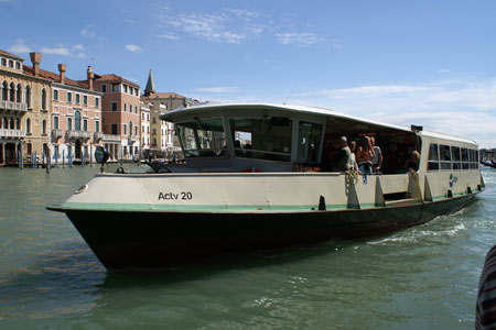 Venice - Venezia - Vaporetto - Photo: © Ian Boyle - www.simplonpc.co.uk