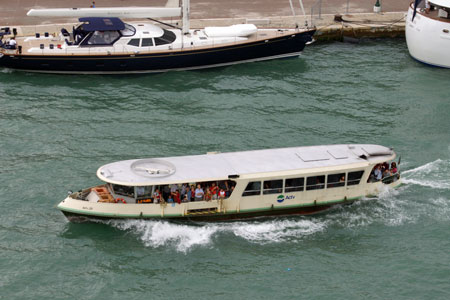 Venice - Venezia - Vaporetto - Photo: © Ian Boyle - www.simplonpc.co.uk