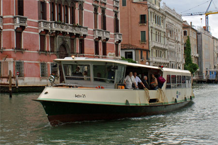 Venice - Venezia - Vaporetto - Photo: © Ian Boyle - www.simplonpc.co.uk