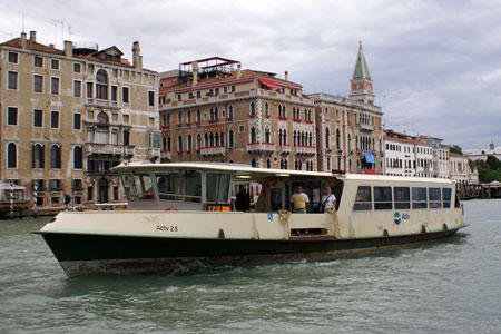 Venice - Venezia - Vaporetto - Photo: © Ian Boyle - www.simplonpc.co.uk