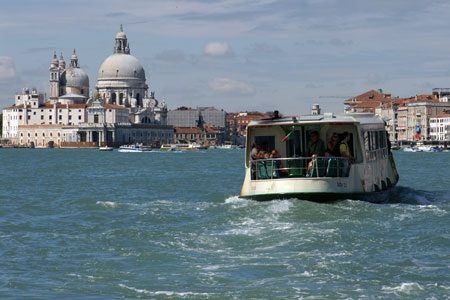 Venice - Venezia - Vaporetto - Photo: © Ian Boyle - www.simplonpc.co.uk