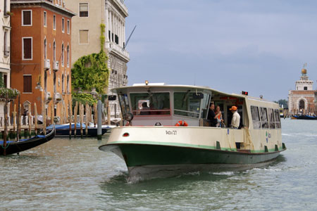 Venice - Venezia - Vaporetto - Photo: © Ian Boyle - www.simplonpc.co.uk