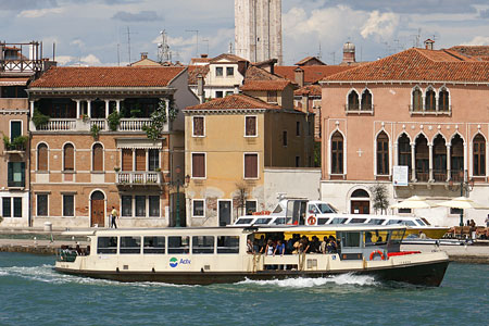 Venice - Venezia - Vaporetto - Photo: © Ian Boyle - www.simplonpc.co.uk