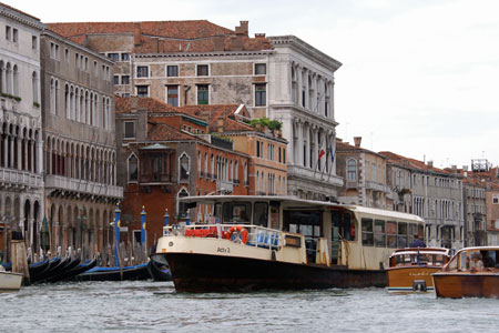 Venice - Venezia - Vaporetto - Photo: © Ian Boyle - www.simplonpc.co.uk