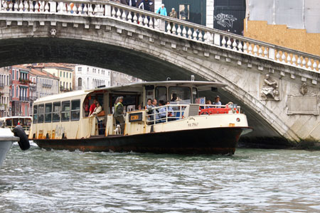 Venice - Venezia - Vaporetto - Photo: © Ian Boyle - www.simplonpc.co.uk