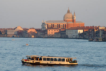 Venice - Venezia - Vaporetto - Photo: © Ian Boyle - www.simplonpc.co.uk