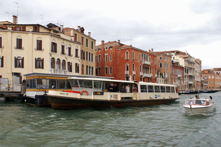 Venice - Venezia - Vaporetto - Photo: © Ian Boyle - www.simplonpc.co.uk